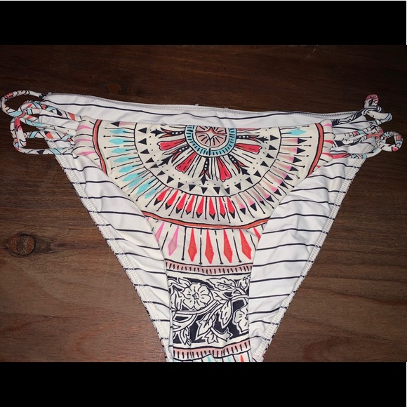 🌺BillaBong Reversible Bikini Bottom - Picture 2 of 7